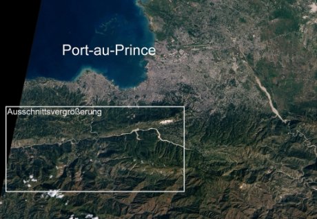 Abbildung 4: Haiti mit Hauptstadt Port-au-Prince nach dem Erdbeben. Aufnahme NASA Earth Observatory, 15. Januar 2010. Mit dem in den anderen Abbildungen gewählten Ausschnitt. Die Verwerfung ist in dem weißen Quadrat gut erkennbar.
