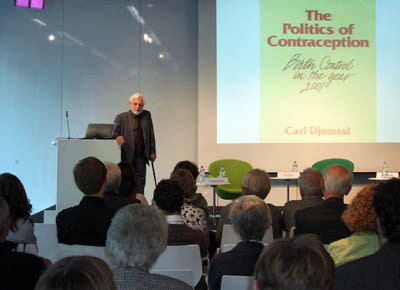 Carl Djerassi am 29.04.2009 in der Heinrich-Böll-Stiftung, Berlin. (c) U.S. Botschaft