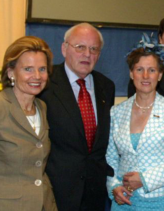 Ex-Bundespräsident Roman Herzog mit seiner Ehefrah Alexandra Freifrau von Berlichingen (links) und Gräfin Sonja Bernadotte (1944-2008) bei der Lindauer Nobelpreisträgertagung 2006. (c) Council for the Lindau Nobel Laureate Meetings
